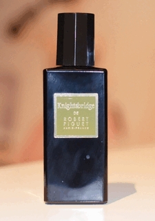 Knightsbridge – нишевый парфюм унисекс от Robert Piguet, посвященный сети роскошных магазинов Harrods